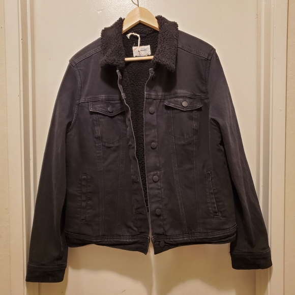 Universal Thread Jackets & Blazers - Universal Thread women's denim jacket